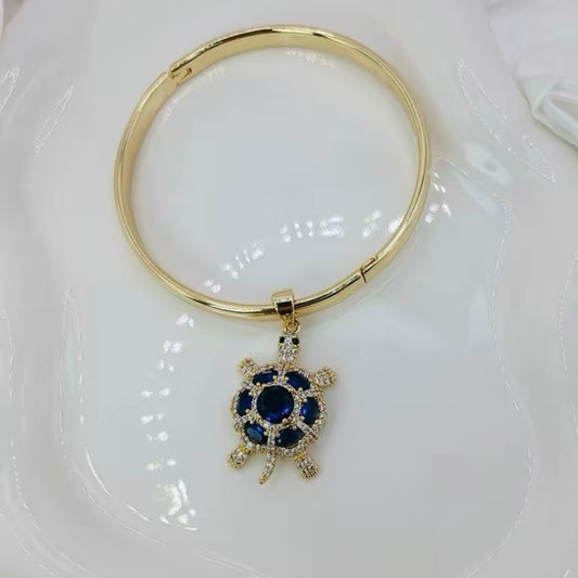 Bracelet with Turtle For Women, Elegant Design
