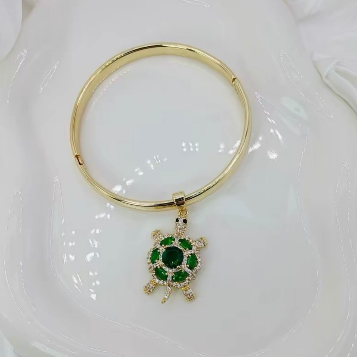 Bracelet with Turtle For Women, Elegant Design